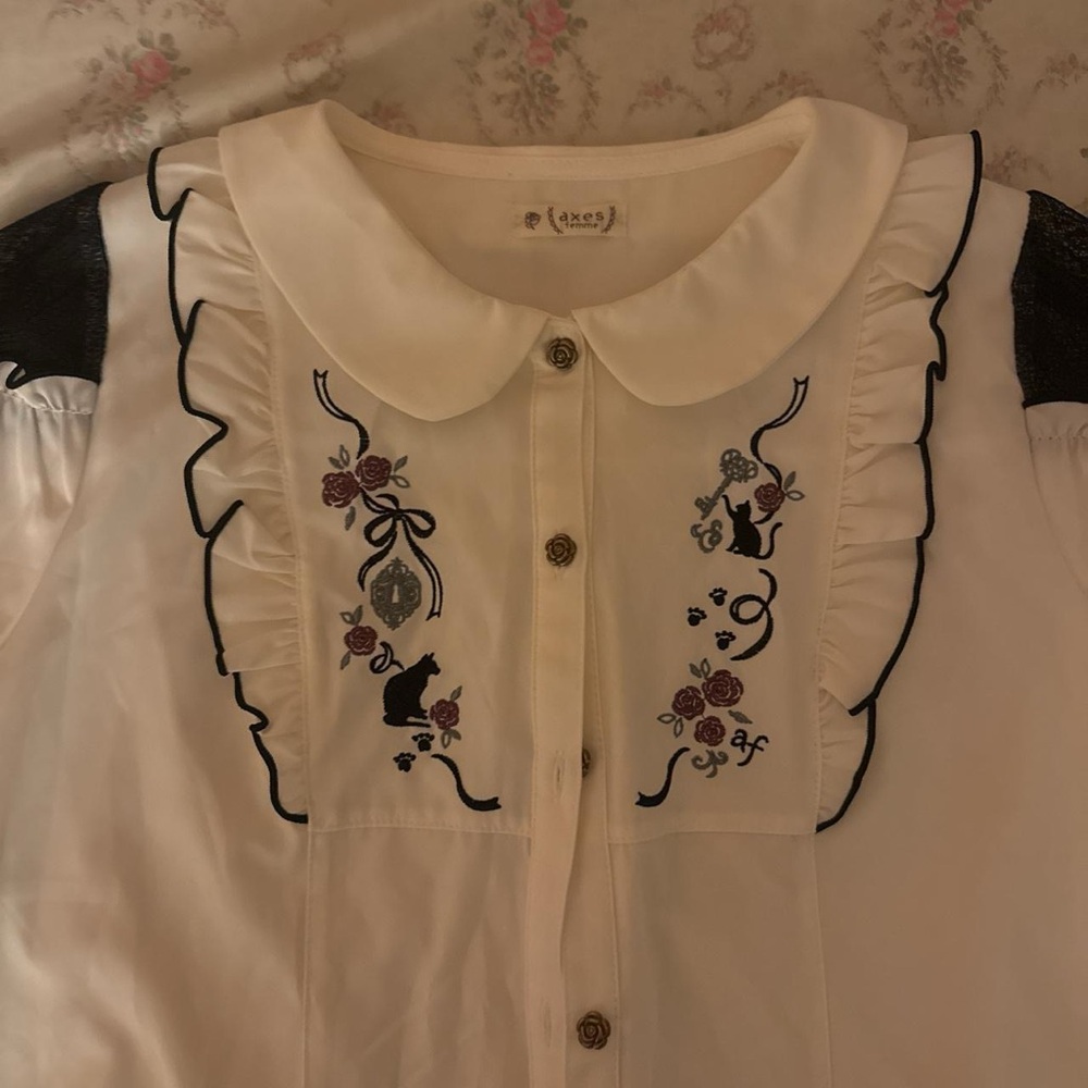 Axes femme rose and cat embroidered collared blouse